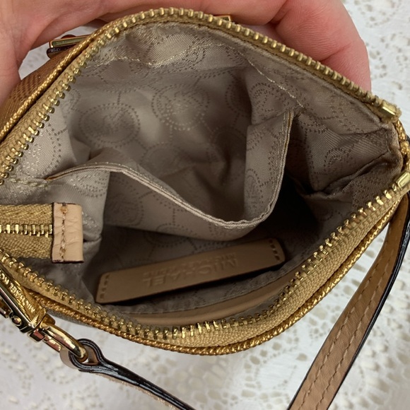 Michael Kors Gold leather Wristlet Clutch Wallet Gold hardware Lined Pocket EUC - Picture 8 of 13